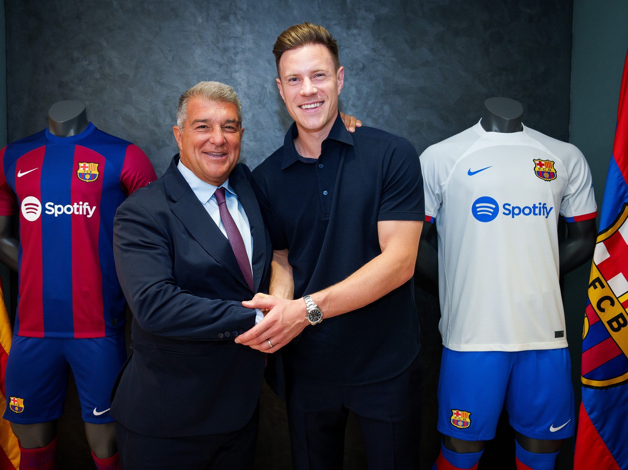 Marc-André ter Stegen cứu thua cho Barcelona ở ngoài sân cỏ  - Ảnh 1.