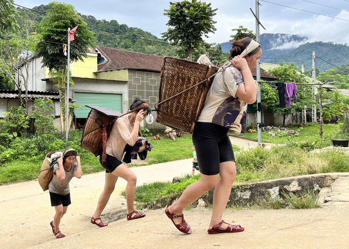 Highlanders carry bamboo shoots home. Photo: Hung Le