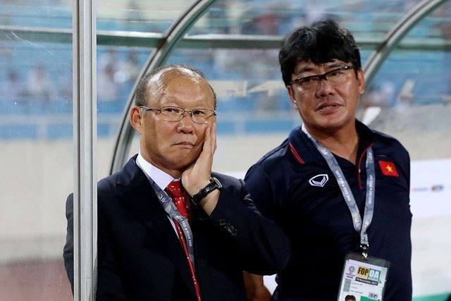 Chuyên gia: Trọng tài V-League yếu, cầu thủ Việt Nam khổ khi gặp VAR - 1