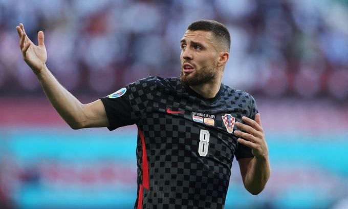 Mateo Kovacic trong trận Croatia gặp Tây Ban Nha ở vòng 1/8 Euro trên sân Parken, thành phố Copenhagen, Đan Mạch ngày 28/6/2021. Ảnh: Reuters