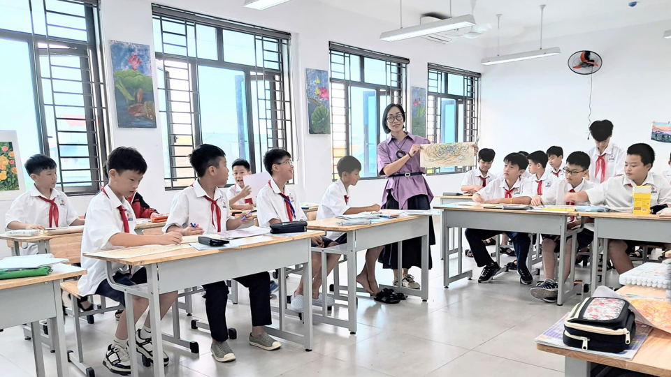 Students of An Duong Vuong Secondary School, Dong Anh District