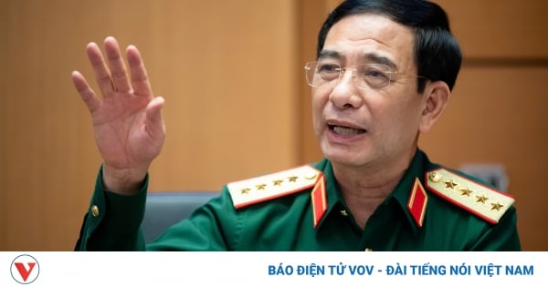 Minister Phan Van Giang explains the regulation that military generals retire at the age of 60.