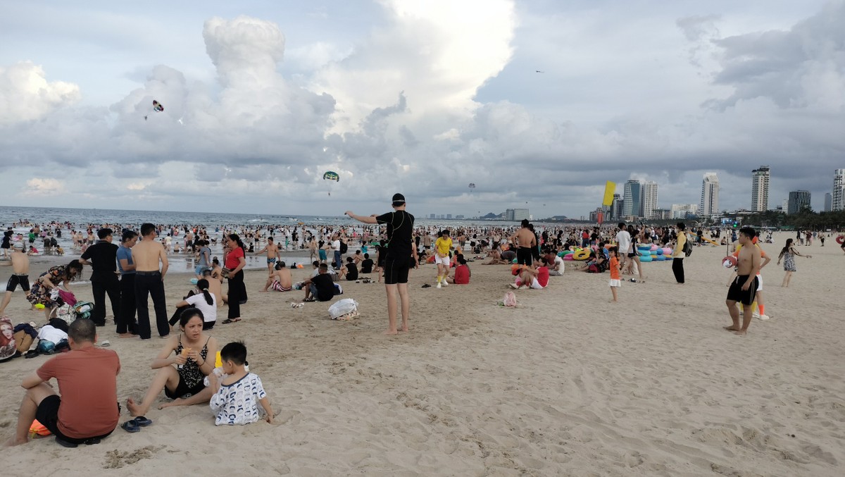 Beobachten Sie abends das Feuerwerk und genießen Sie tagsüber das Schwimmen am „schönsten Strand der Welt“ Foto 5