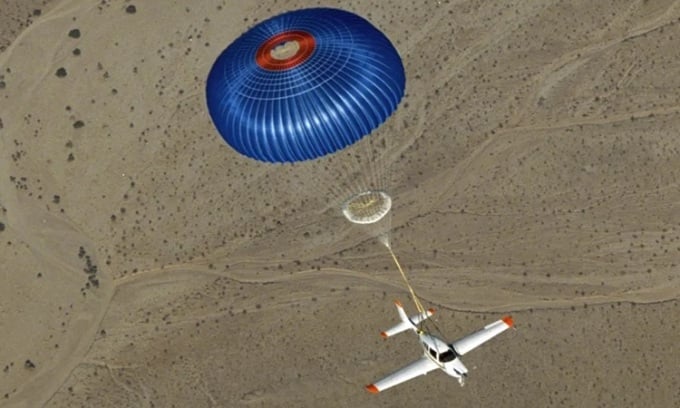 Le système de parachute Cirrus Airframe aide l'avion à descendre à une altitude équilibrée et à atterrir en toute sécurité. Photo : Smithsonian Magazine