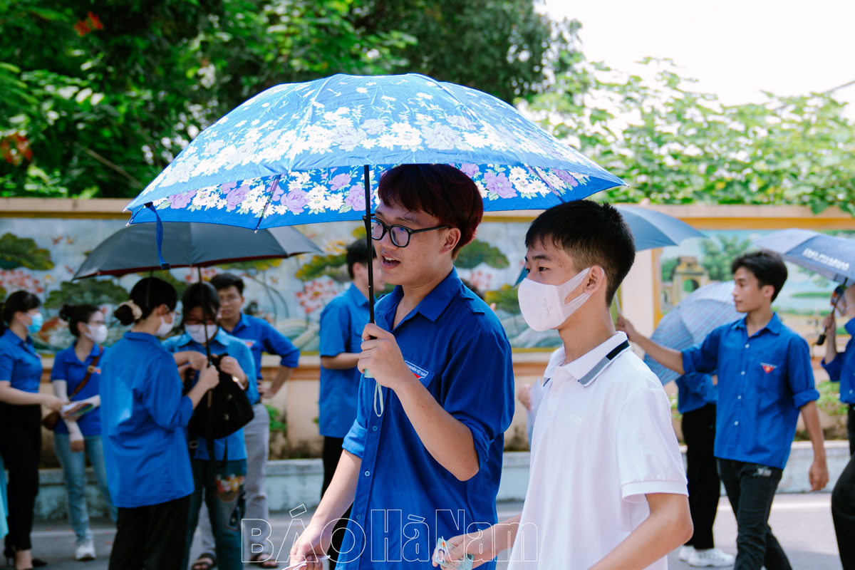 Ngày thi đầu tiên của Kỳ thi tuyển sinh lớp 10 không chuyên năm học 2023 2024 đã diễn ra an toàn