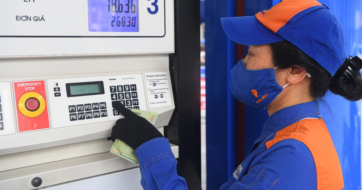 Die Benzinpreise sind gestiegen und gefallen, die Spanne liegt bei weniger als 100 VND/Liter.