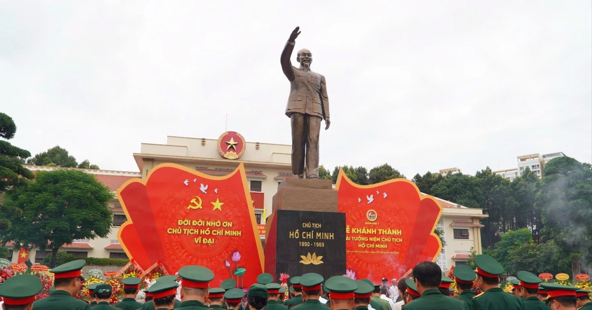 Militärregion 7 weihte das Präsident Ho Chi Minh-Denkmal ein