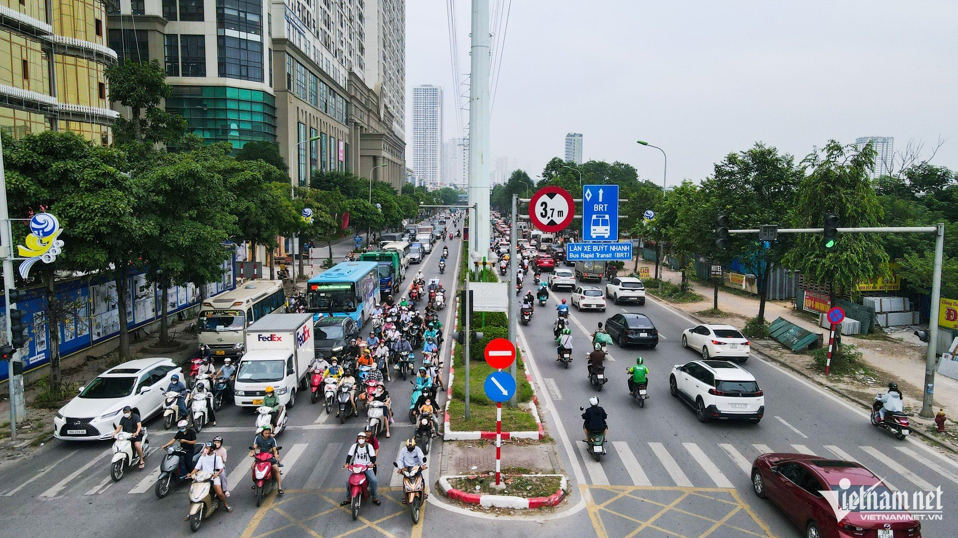 Hiện trạng vỉa hè, dải phân cách dọc tuyến buýt BRT nơi đề xuất xén bớt ảnh 1