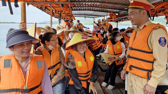 Ha Tinh behebt Mängel bei den touristischen Dienstleistungen der Huong Tich Pagode