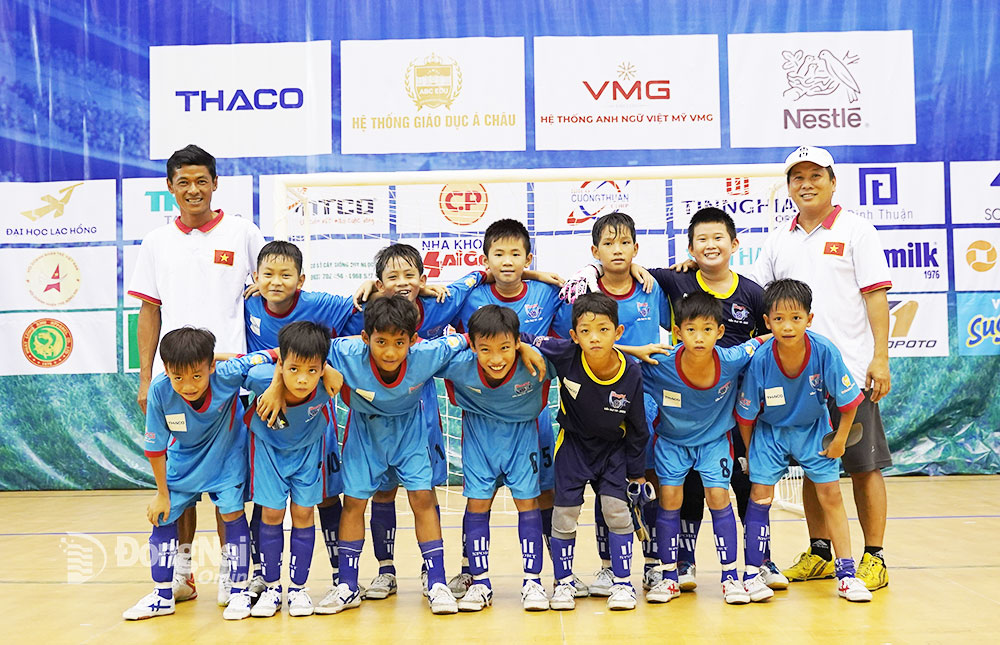 L'équipe de football U11 de Trang Bom a participé au tournoi avec beaucoup d'esprit et de détermination.