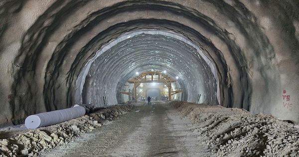 Superando las fuertes lluvias se construye la autopista Quang Ngai