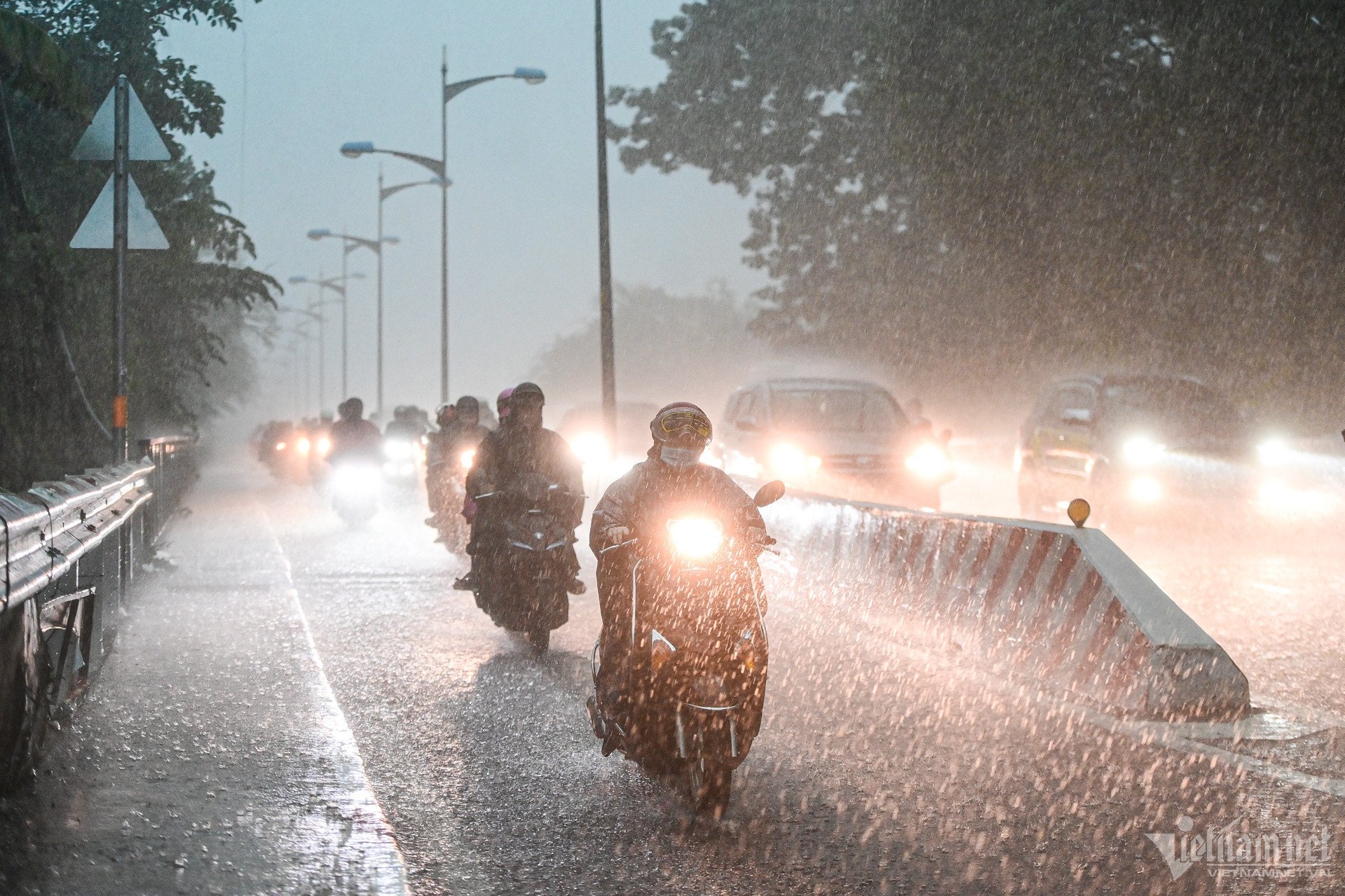 Starke Regenfälle in Ho-Chi-Minh-Stadt und im Südosten aufgrund des Einflusses von Sturm Nr. 6