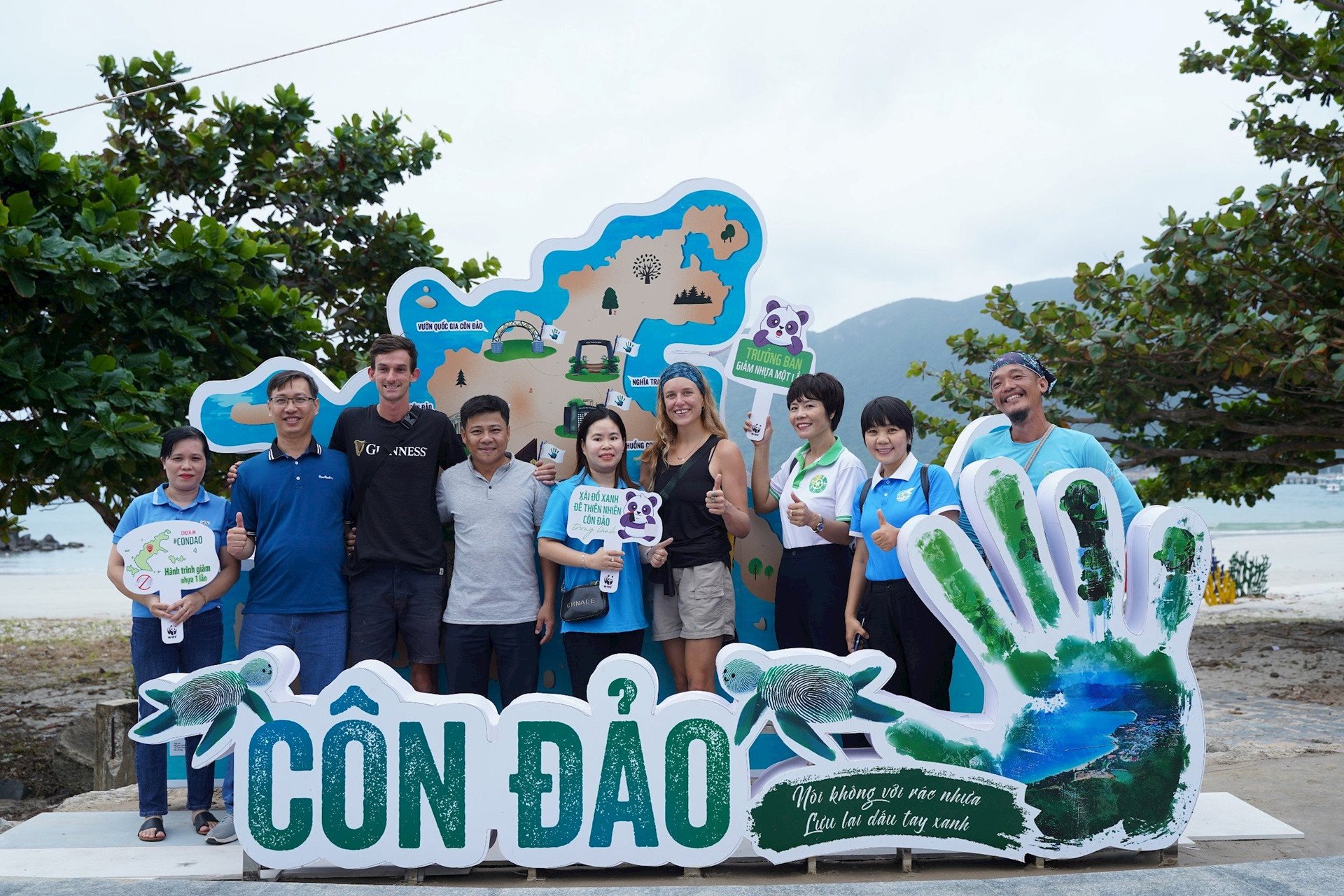 Business community joins hands to reduce plastic waste in Con Dao