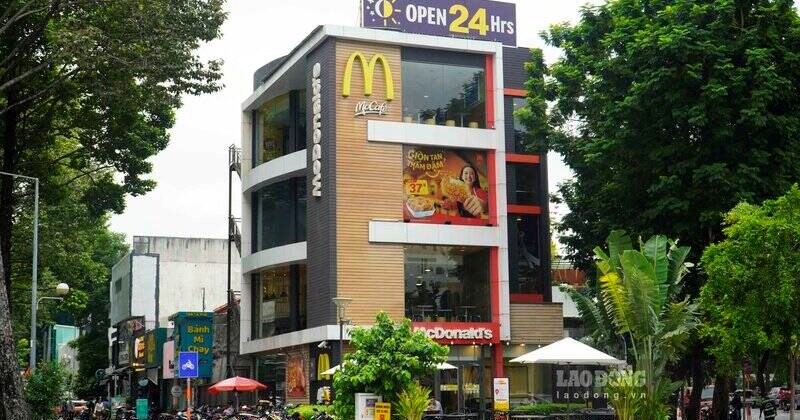 McDonald's Ben Thanh closed because of expensive premises?