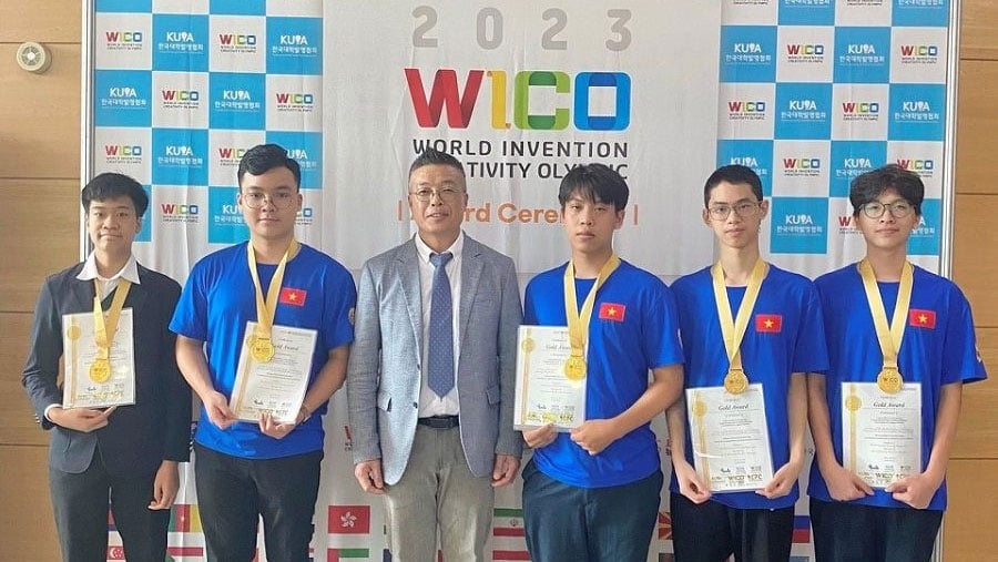 Estudiantes vietnamitas ganaron medallas de oro en la Olimpiada Internacional de Ciencia e Innovación de 2023.