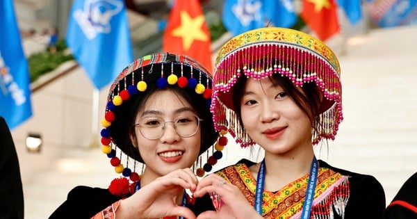 Colores nacionales en el IX Congreso de la Unión de Jóvenes de Vietnam