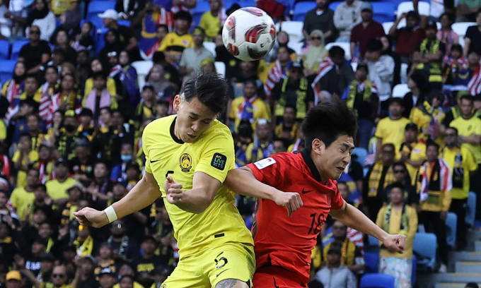 2023年アジアカップEグループ最終戦、韓国との試合に臨むマレーシア（黄色のシャツ）。カタール、アル・ワクラ市のアル・ジャヌーブ・スタジアムにて。2024年1月25日。写真：FAM