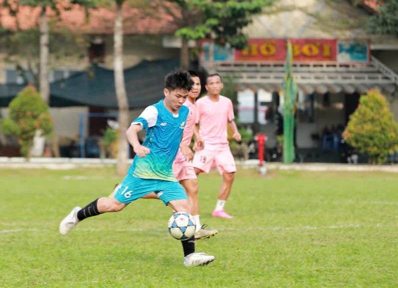 Thầy trò Trường ĐH Lạc Hồng hướng đến trận play-off vòng loại Đông Nam bộ