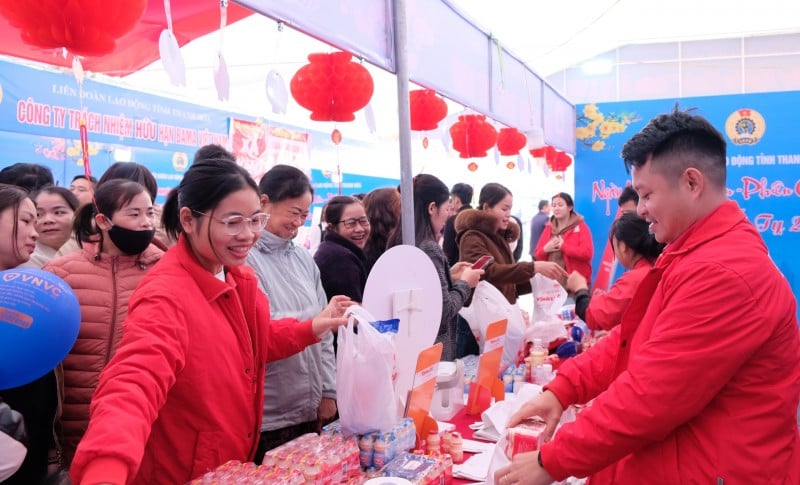 “Ngày hội Công nhân - Phiên chợ nghĩa tình” hoạt động ý nghĩa dành cho đoàn viên, người lao động tại Thanh Hóa