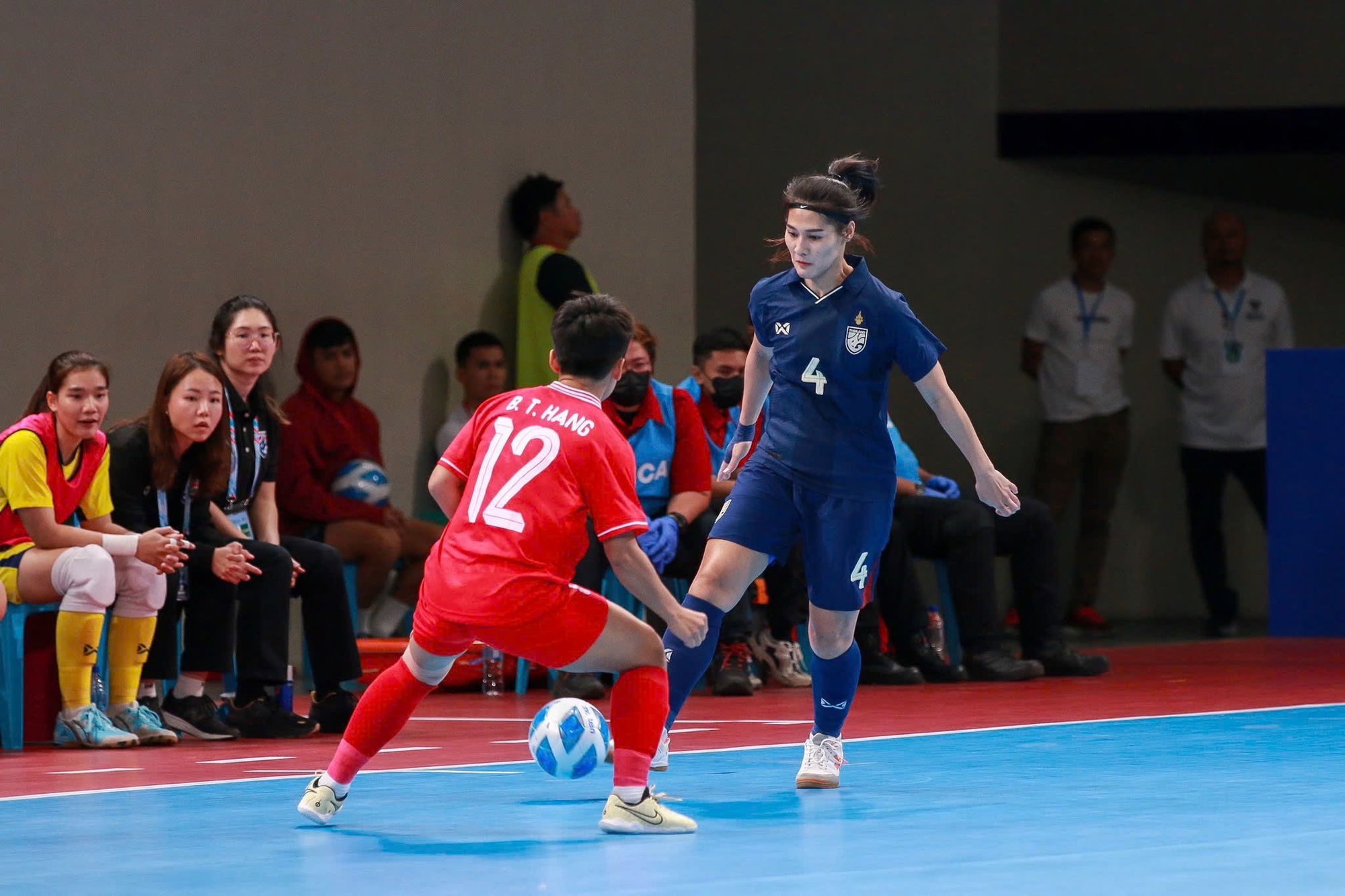 Đội tuyển futsal nữ Việt Nam thắng Thái Lan, vô địch Đông Nam Á: VFF thưởng 600 triệu- Ảnh 8.