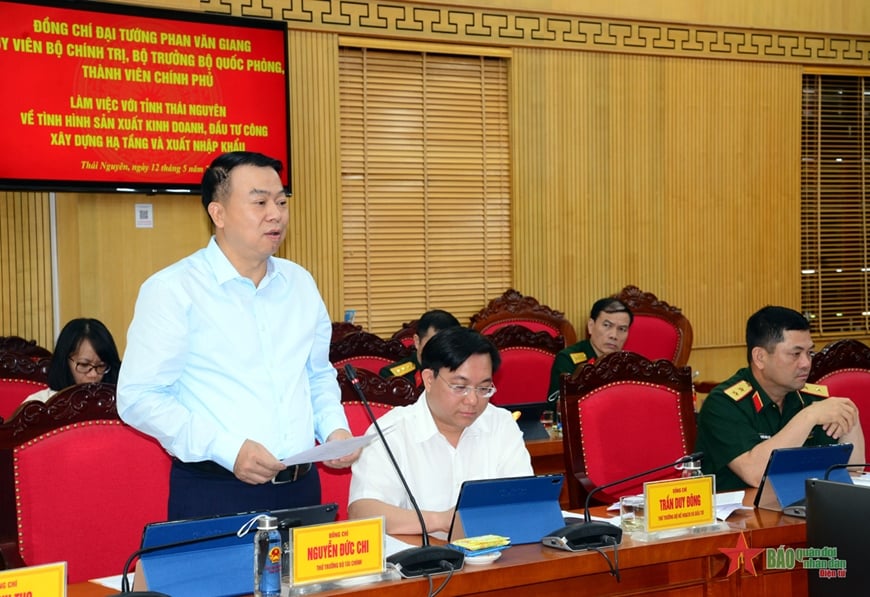 Comrade Nguyen Duc Chi, Deputy Minister of Finance, spoke at the meeting.