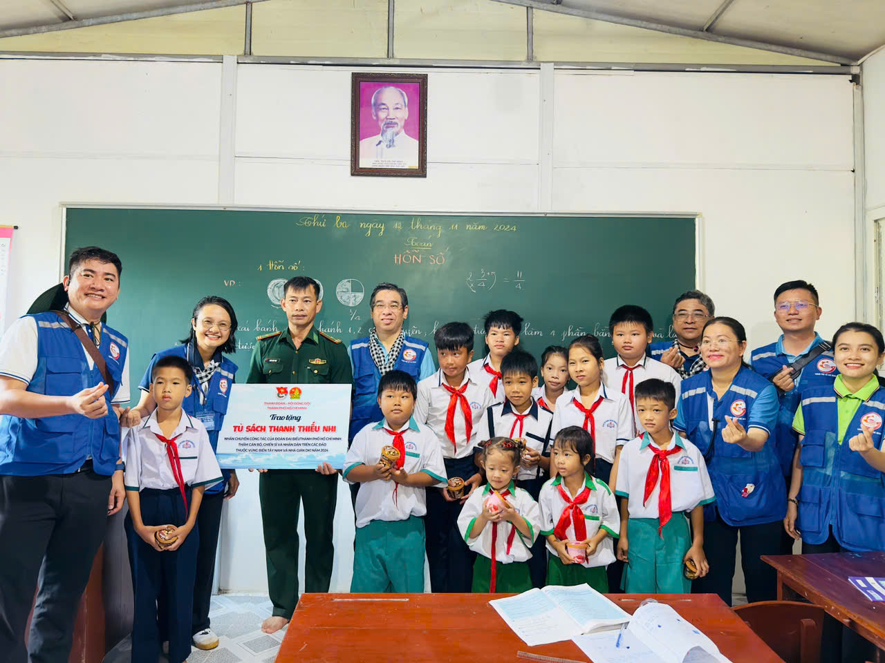 NGHĨA TÌNH TP HCM, VÌ BIỂN ĐẢO THÂN YÊU(*): Thầy giáo 