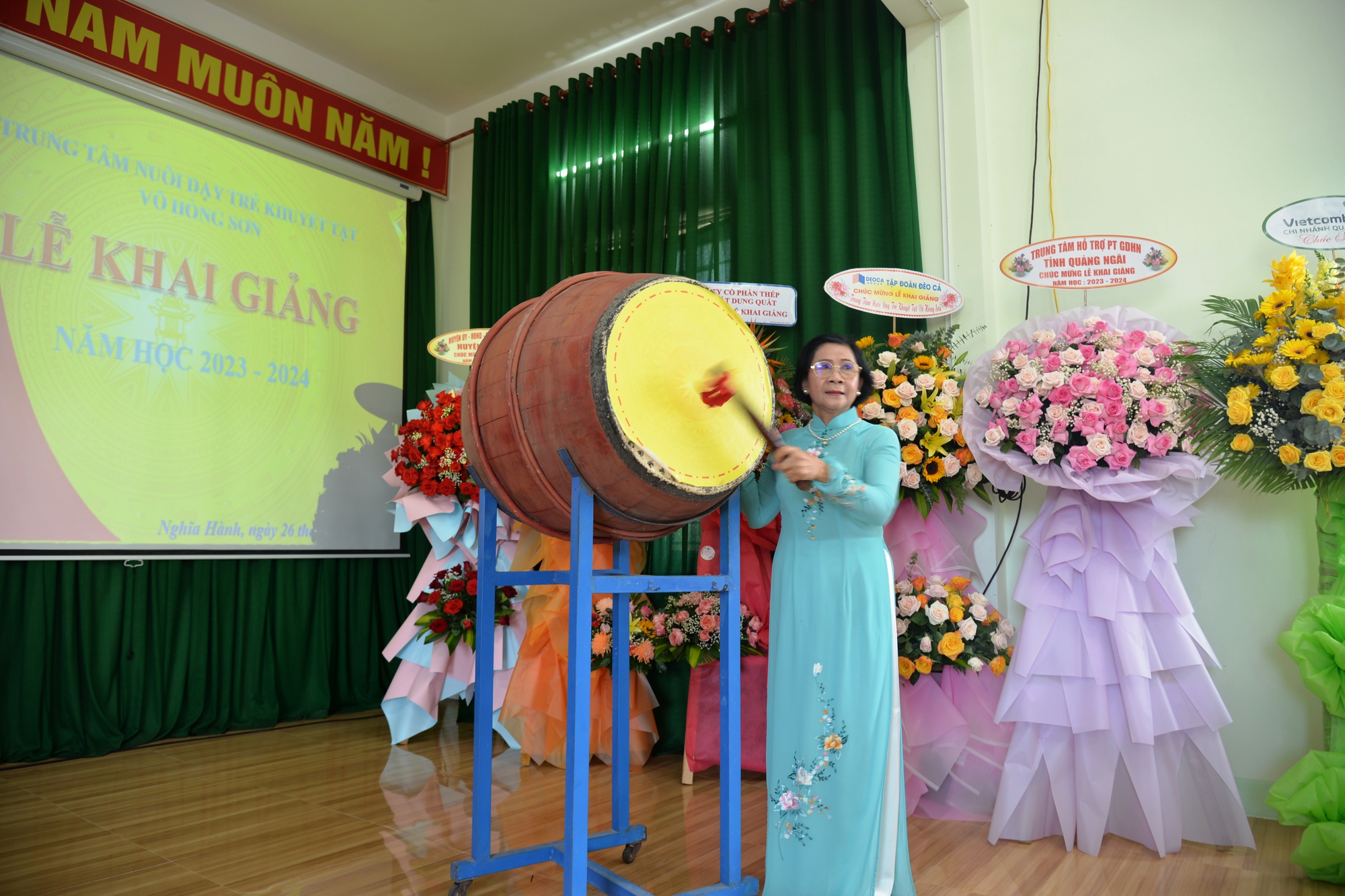 Khai giảng năm học mới tại Trung tâm Nuôi dạy trẻ khuyết tật Võ Hồng Sơn - Ảnh 2.