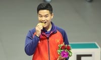 Pham Quang Huy won the gold medal for Vietnamese shooting at the 19th Asian Games (photo by Luong Bui)