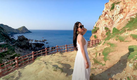 Vietnam's sea is incredibly beautiful in the MV 