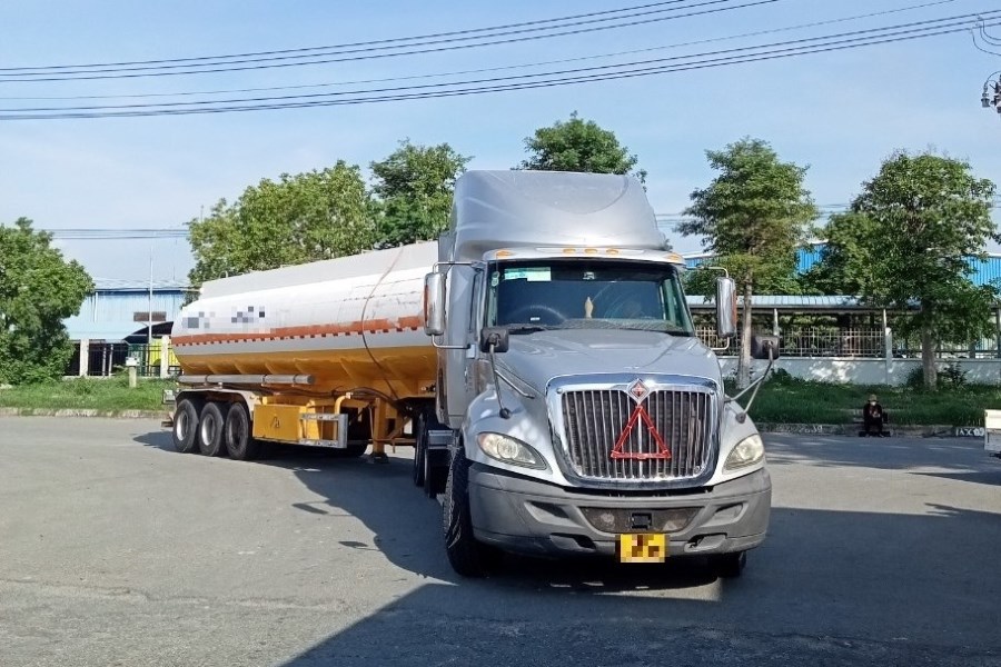 Компания S должна купить каждую автоцистерну с водой для обслуживания производства и повседневной жизни. Фото: DNCC