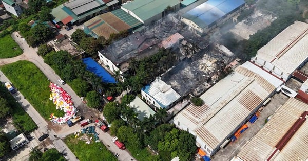 Großbrand in Styroporlager in Gia Lam, viele Menschen geraten in Panik