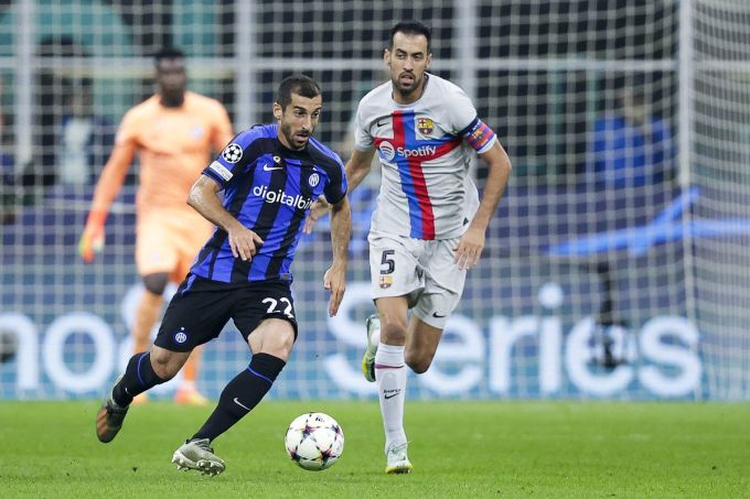 Busquets (No. 5) en el partido que el Barça perdió 0-1 ante el Inter en el Estadio Giuseppe Meazza, Italia el 4 de octubre de 2022. Foto: Sócrates