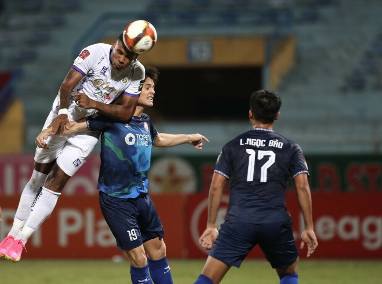 V-League៖ ហាណូយ​បាន​យក​ឈ្នះ​ Binh Dinh ក្នុង​ការ​ប្រកួត​មួយ​ដោយ​ស៊ុត​បញ្ចូល​ទី​បាន 6 គ្រាប់
