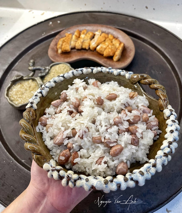 Bỏ qua muối vừng, làm ngay chẻo lạc chấm xôi cực lạ mà ngon, xôi đồ bao nhiêu cũng thành thiếu- Ảnh 4.