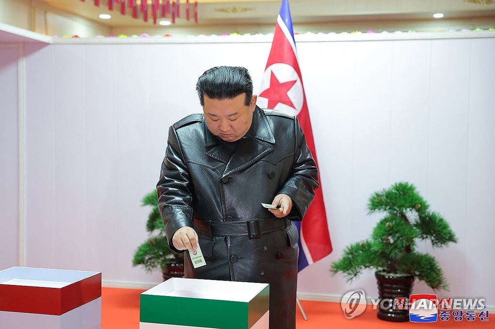 Ông Kim Jong-un đi bỏ phiếu bầu cử địa phương - 1