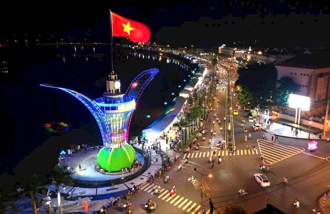 Free wifi coverage at the largest walking street along the Saigon River photo 1