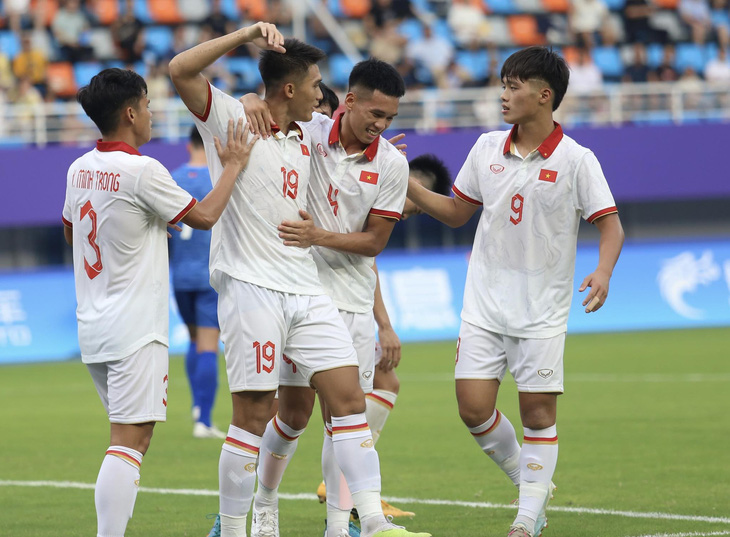 Olympic Việt Nam ra quân thắng Mông Cổ 4-2 tại Asiad 19