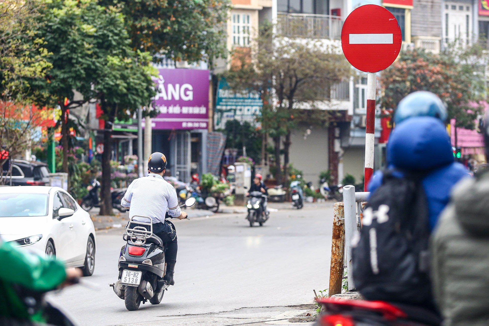 Điều chỉnh giao thông phố Kim Ngưu, hàng loạt phương tiện đi ngược chiều bất chấp biển cấm ảnh 6