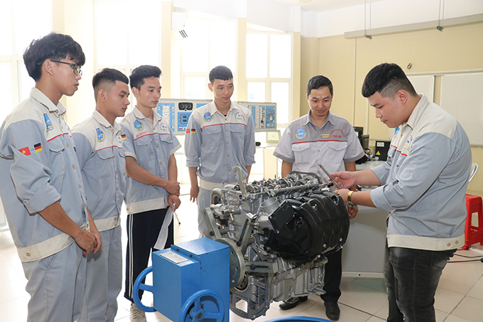 Students of the College of Agricultural Engineering participate in high-quality international college classes under the transfer program from the Federal Republic of Germany.