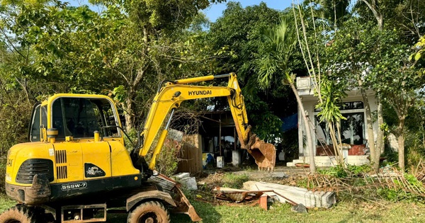 Image de l'expulsion forcée des deux derniers ménages du projet de parc de 700 milliards de VND à BR-VT