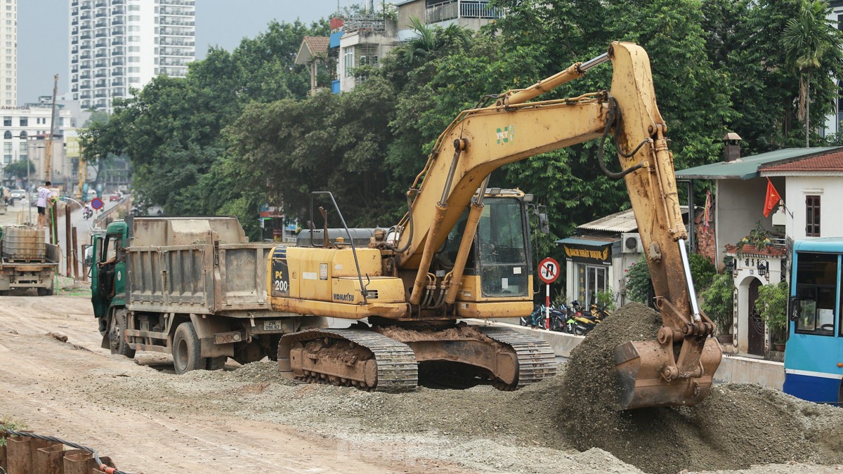 Vì sao dự án mở rộng đường Âu Cơ - Nhật Tân chưa thể thông xe toàn tuyến ngày 30/6? ảnh 9