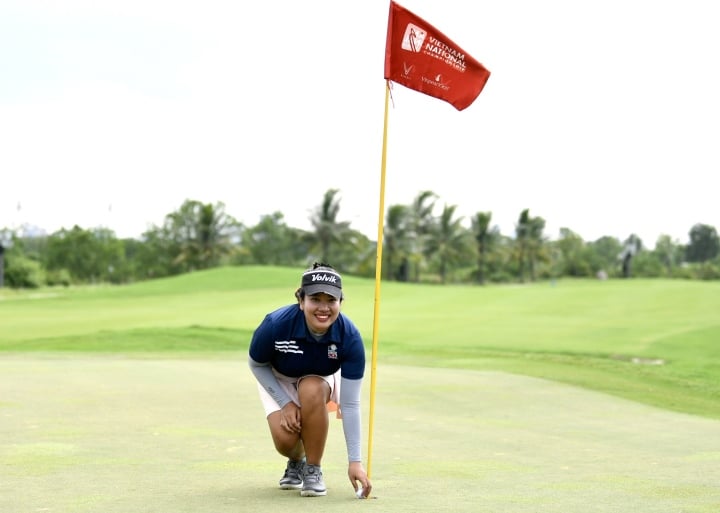 Kim Chi ăn mừng khi giành Hole in one tại Giải Vô địch Golf Quốc gia 2023.