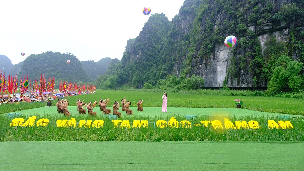 Muchas actividades atractivas en el Festival del Oro de Ninh Binh Tam Coc Trang An Nam 2024 foto 1