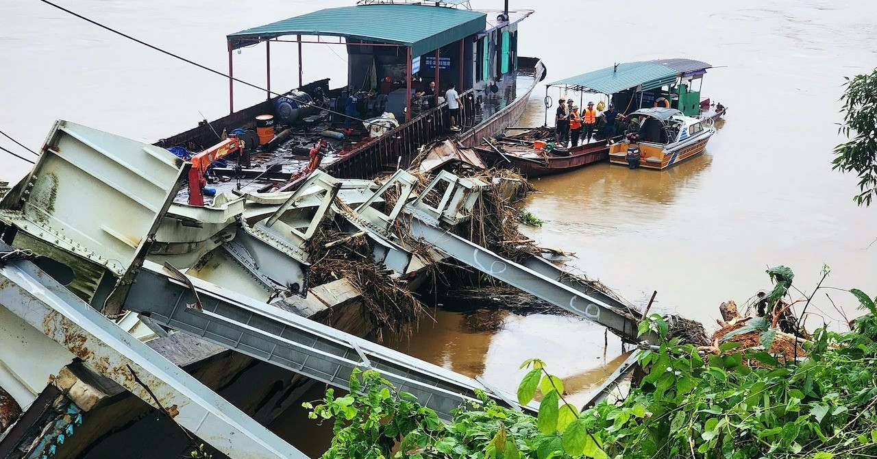 Das Straßenbauamt forderte das Verkehrsamt von Phu Tho auf, bald einen Plan zum Abbau der Phong-Chau-Brücke vorzulegen.