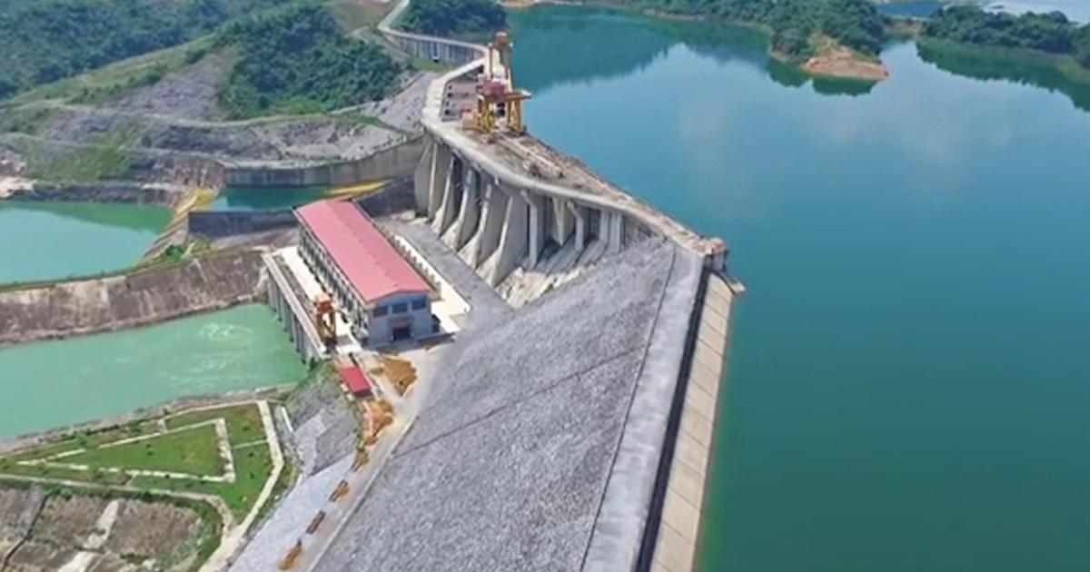 Todas las centrales hidroeléctricas de la cuenca del Río Rojo han dejado de liberar aguas de inundación.