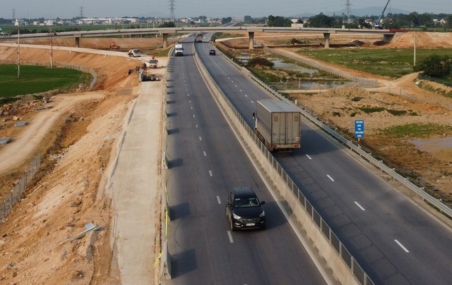 Mai Son - National Highway 45 has many infrastructure shortcomings and accident risks photo 1