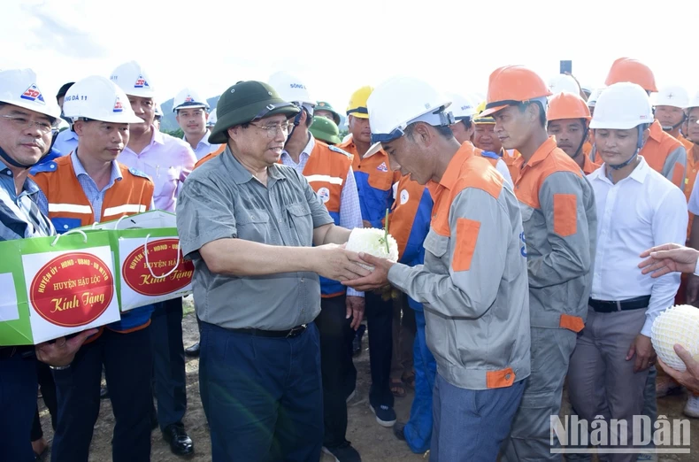 Nỗ lực vượt mọi khó khăn, sớm hoàn thành các công trình thuộc Dự án Đường dây 500kV mạch 3 Quảng Trạch-Phố Nối ảnh 6