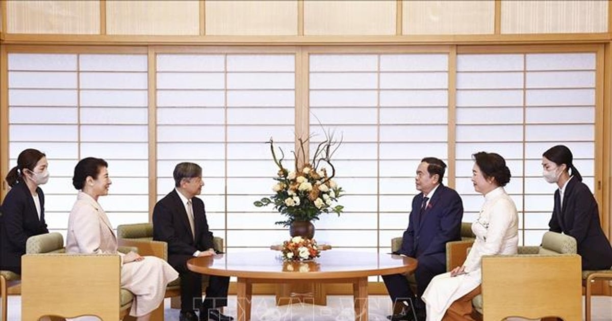 El presidente de la Asamblea Nacional, Tran Thanh Man, y su esposa se reúnen con el Emperador y la Emperatriz de Japón