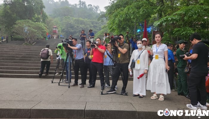 More than 250 reporters and journalists working at Hung Temple Festival 2024