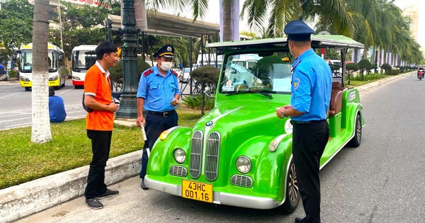 観光シーズン中に四輪電気自動車の運転手が観光客を圧迫するのを防ぐ